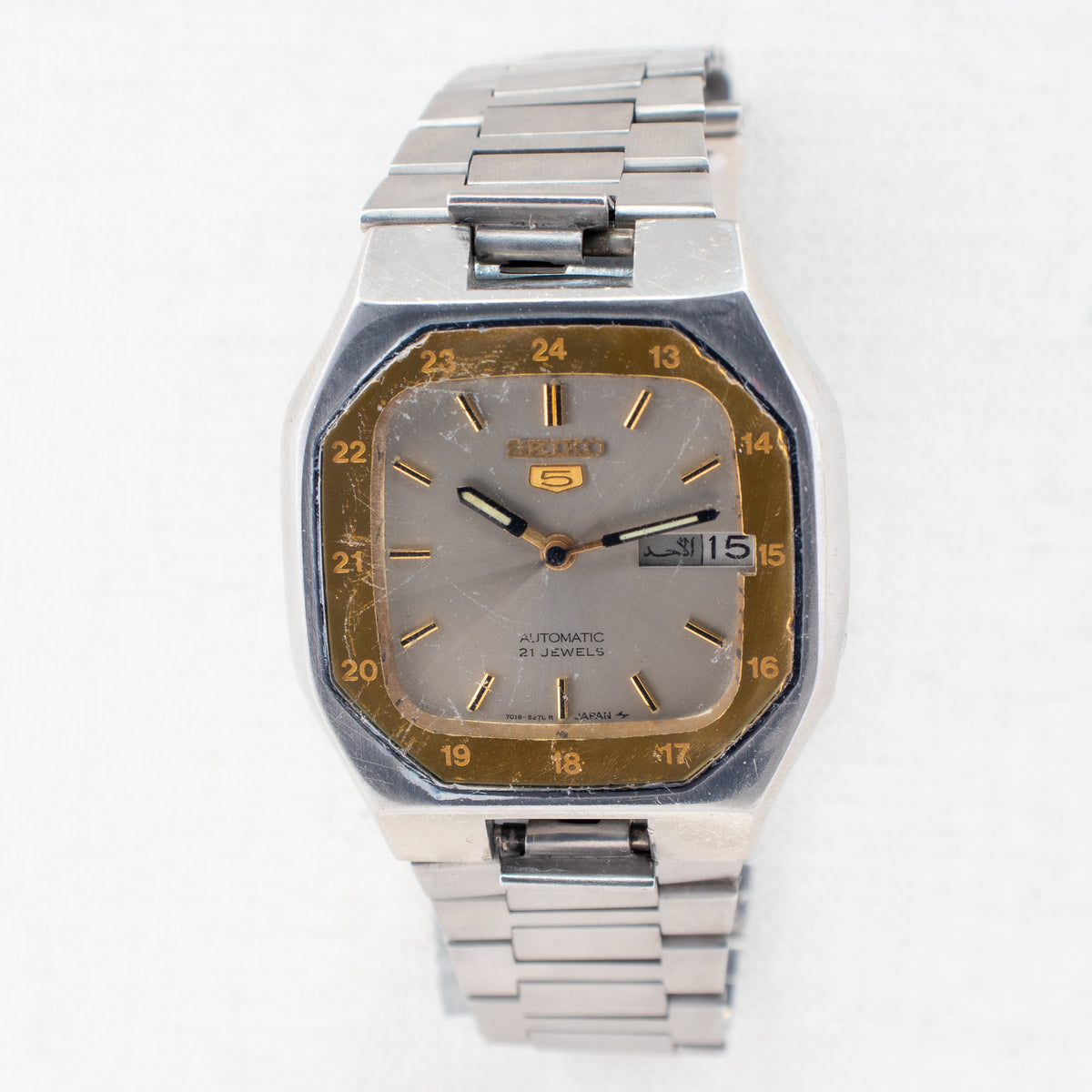 Vintage Seiko 5 7019-520B Automatic 21J Silver Dial Day Date Wristwatch