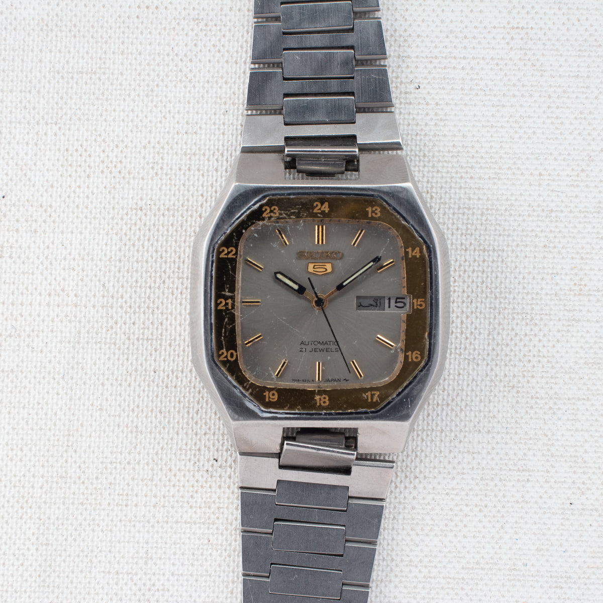 Vintage Seiko 5 7019-520B Automatic 21J Silver Dial Day Date Wristwatch