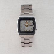Vintage Seiko 5 7009-5760 Automatic 17J Silver Dial Day Date Wristwatch