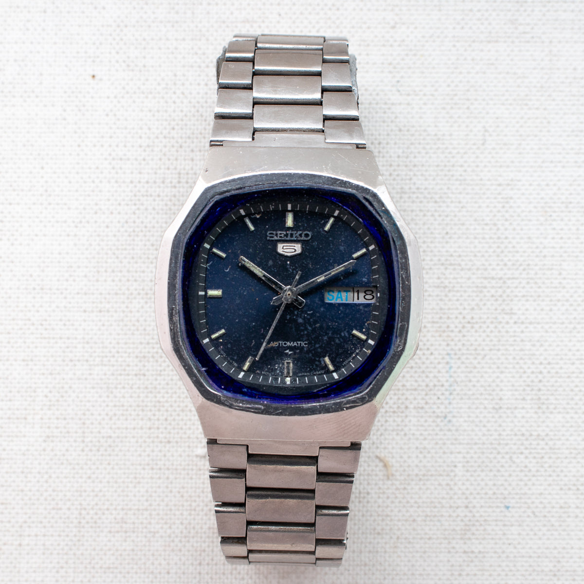 Vintage Seiko 5 7009-8210 Automatic 17J Blue Dial Day Date Wristwatch