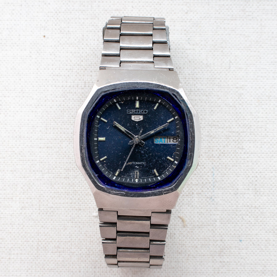Vintage Seiko 5 7009-8210 Automatic 17J Blue Dial Day Date Wristwatch