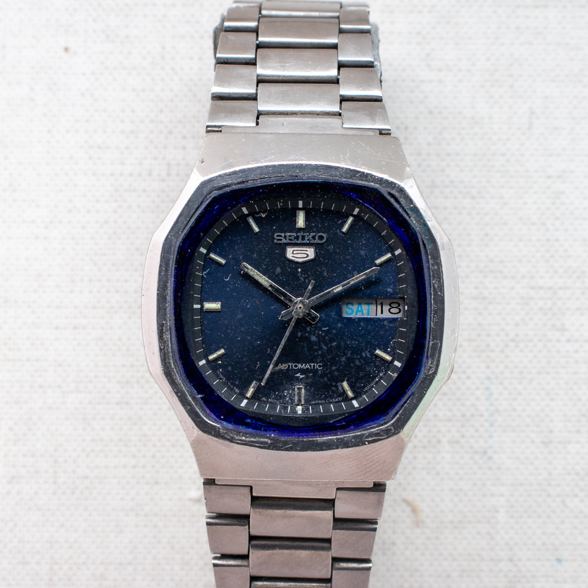 Vintage Seiko 5 7009-8210 Automatic 17J Blue Dial Day Date Wristwatch