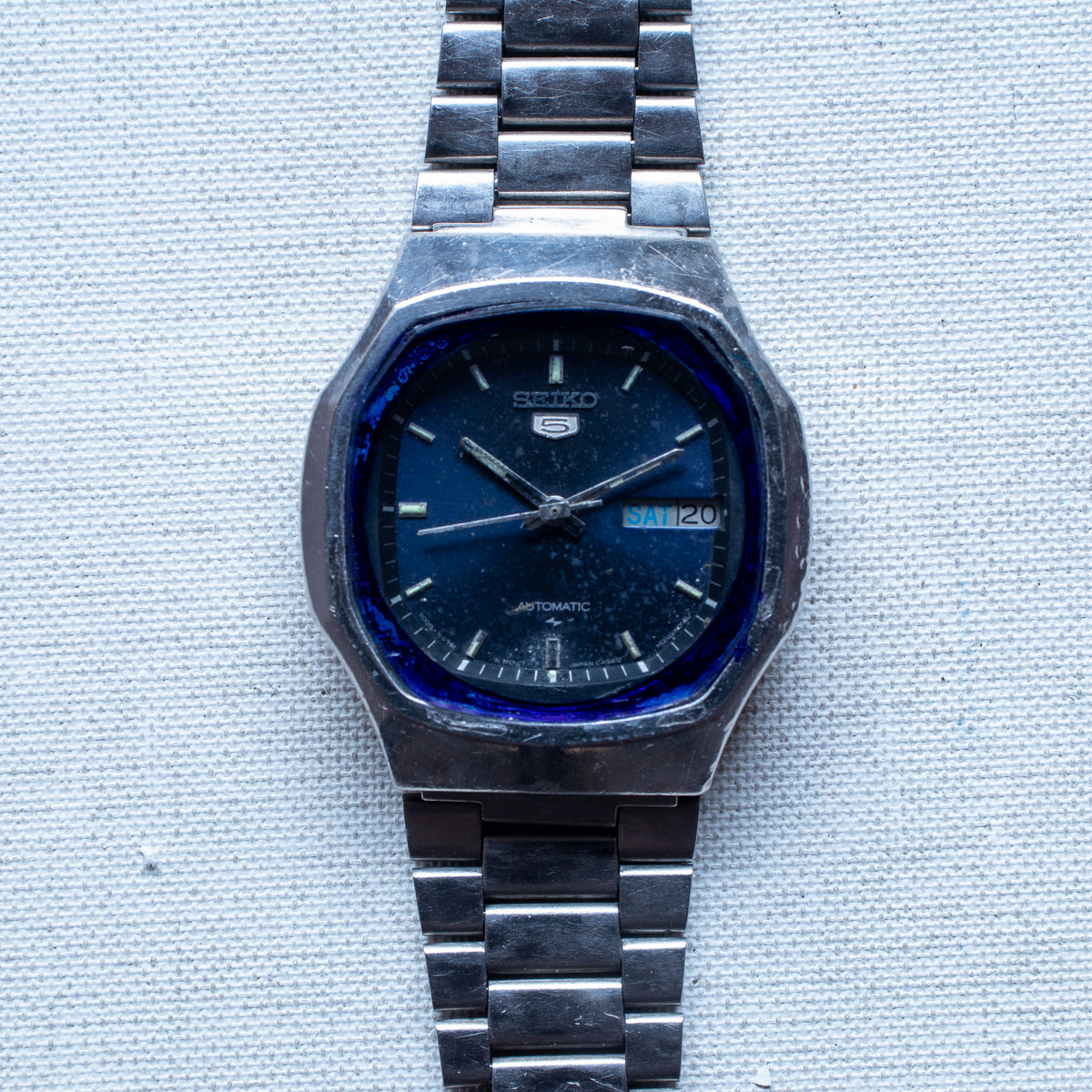 Vintage Seiko 5 7009-8210 Automatic 17J Blue Dial Day Date Wristwatch