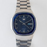 Vintage Seiko 5 7009-8210 Automatic 17J Blue Dial Day Date Wristwatch