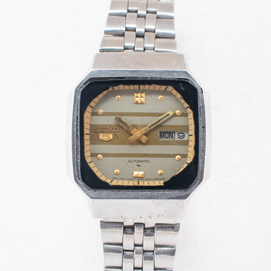 Vintage Seiko 5 7009-5330 Automatic 17J Silver Dial Day Date Wristwatch