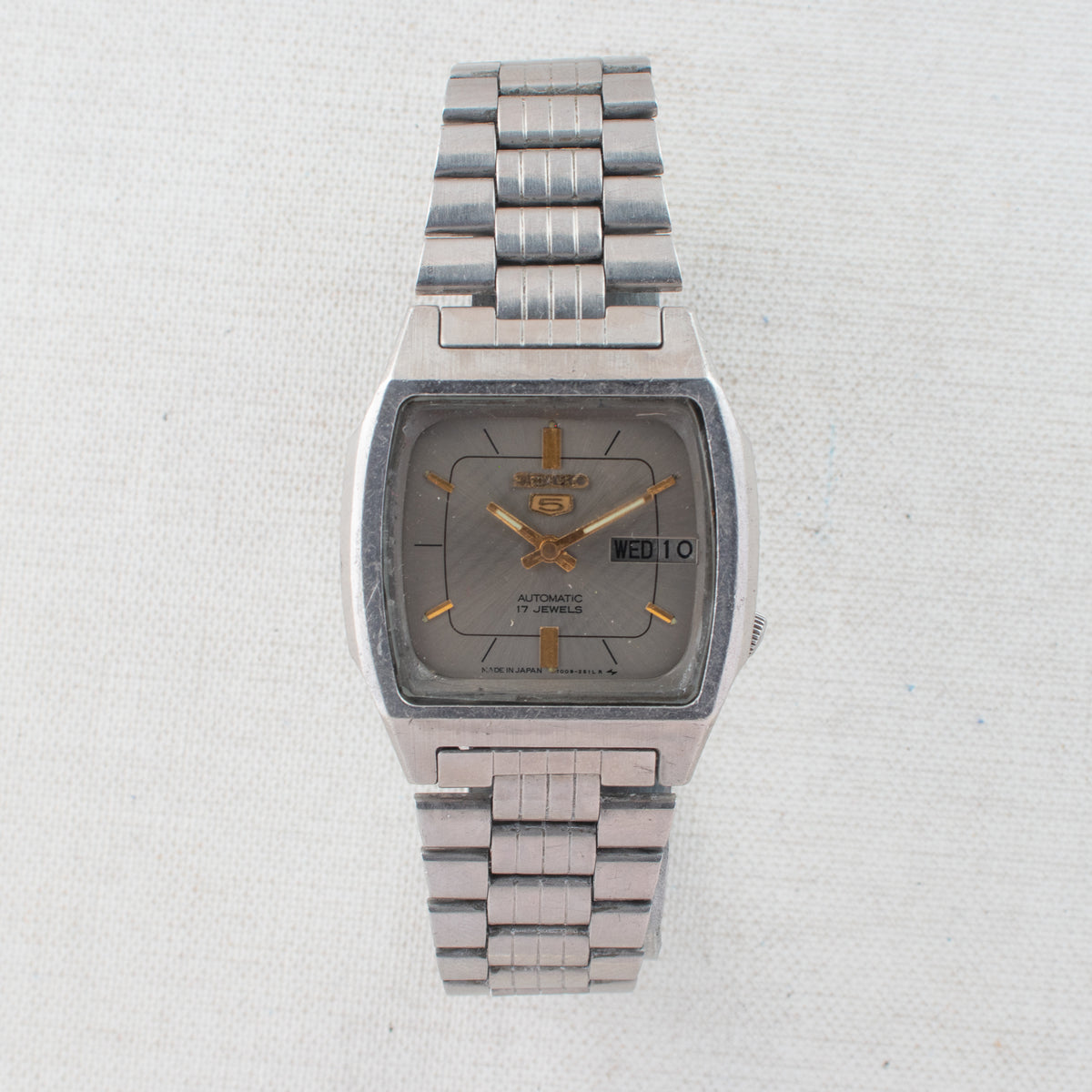 Vintage Seiko 5 7009-5862 Automatic 17J Silver Dial Day Date Wristwatch