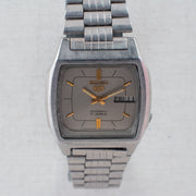 Vintage Seiko 5 7009-5862 Automatic 17J Silver Dial Day Date Wristwatch