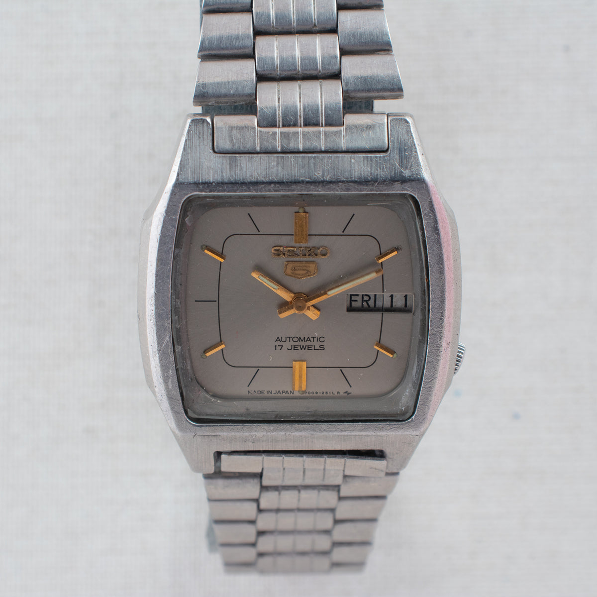 Vintage Seiko 5 7009-5862 Automatic 17J Silver Dial Day Date Wristwatch