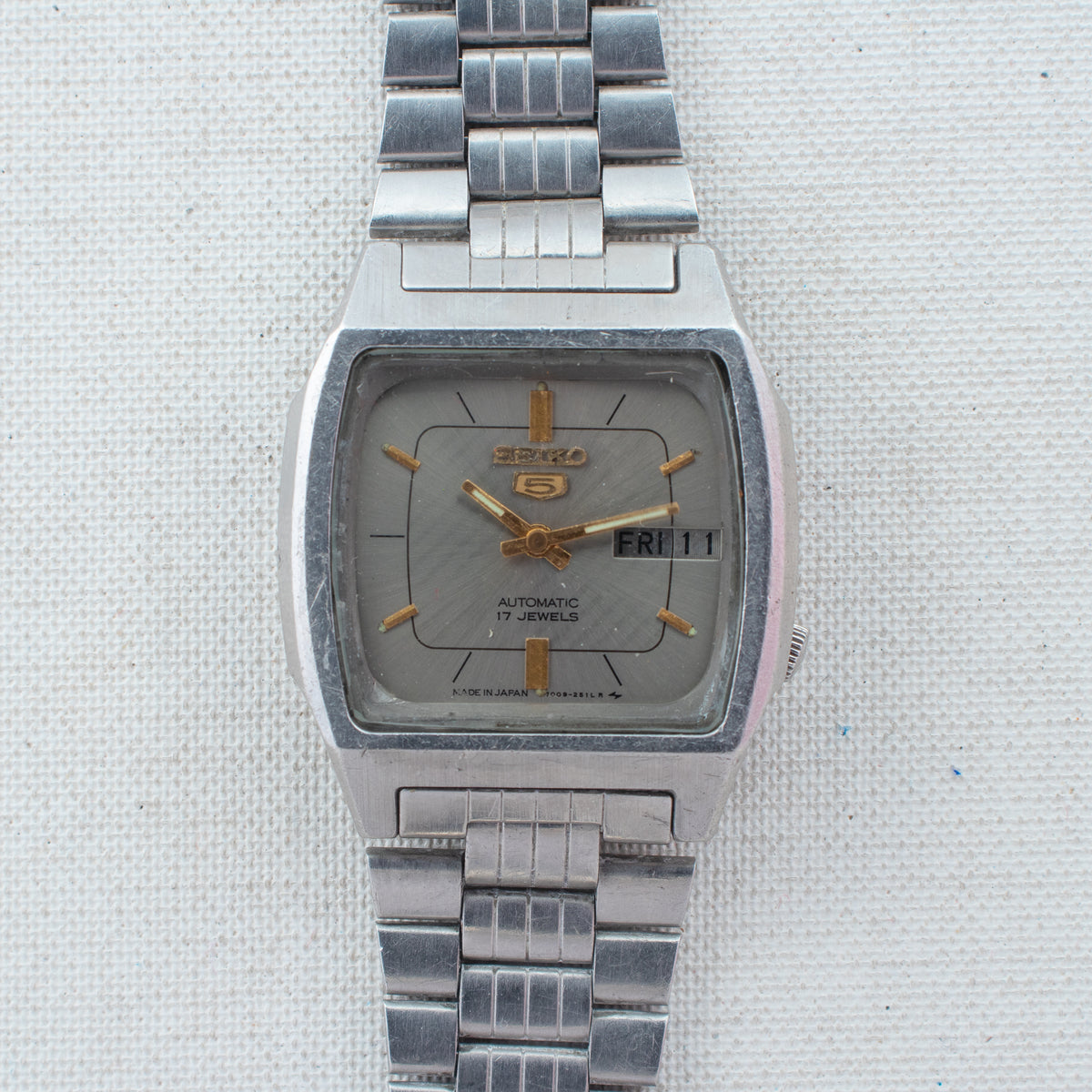 Vintage Seiko 5 7009-5862 Automatic 17J Silver Dial Day Date Wristwatch