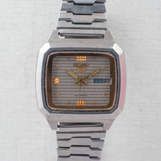 Vintage Seiko 5 7009-592J Automatic 17J Silver Dial Day Date Wristwatch
