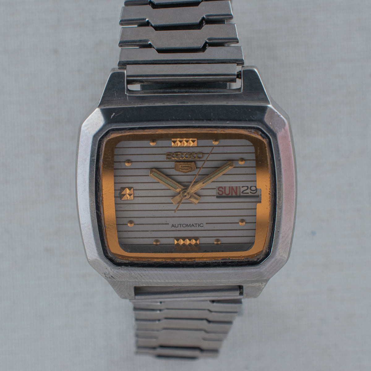 Vintage Seiko 5 7009-592J Automatic 17J Silver Dial Day Date Wristwatch