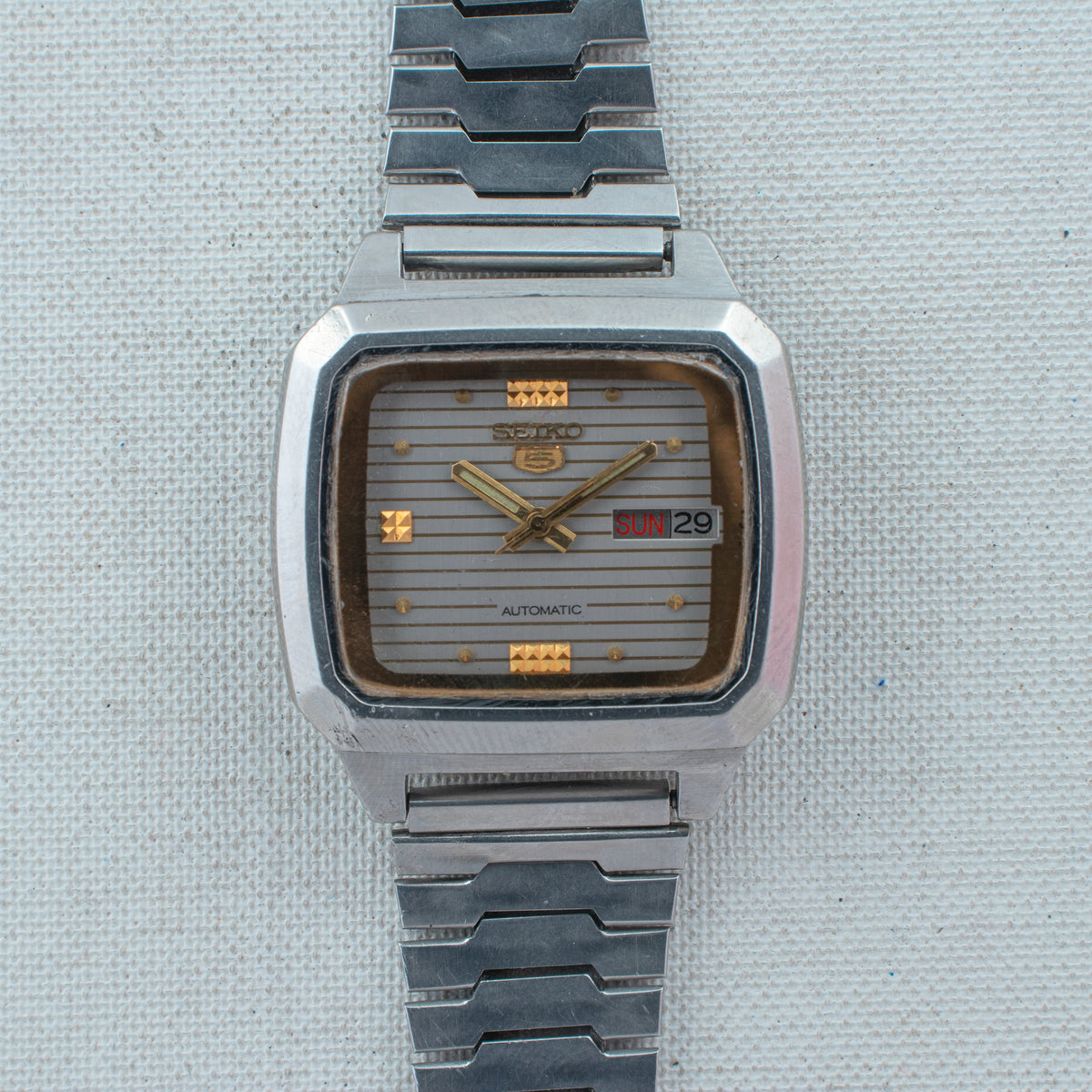 Vintage Seiko 5 7009-592J Automatic 17J Silver Dial Day Date Wristwatch