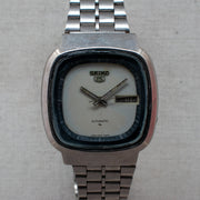 Vintage Seiko 5 7009-5110 Automatic 17J White Dial Day Date Wristwatch