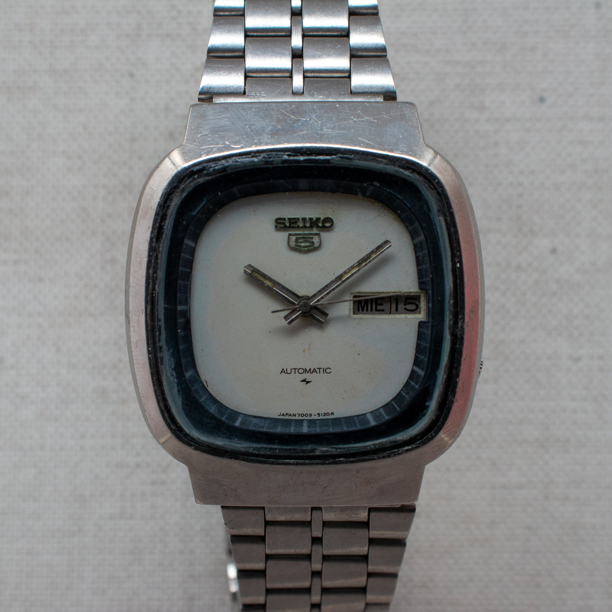 Vintage Seiko 5 7009-5110 Automatic 17J White Dial Day Date Wristwatch