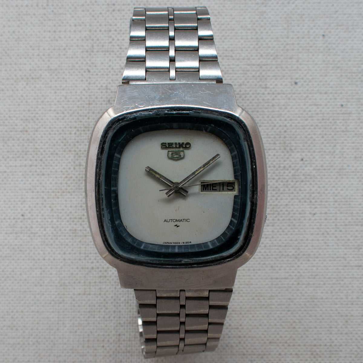 Vintage Seiko 5 7009-5110 Automatic 17J White Dial Day Date Wristwatch
