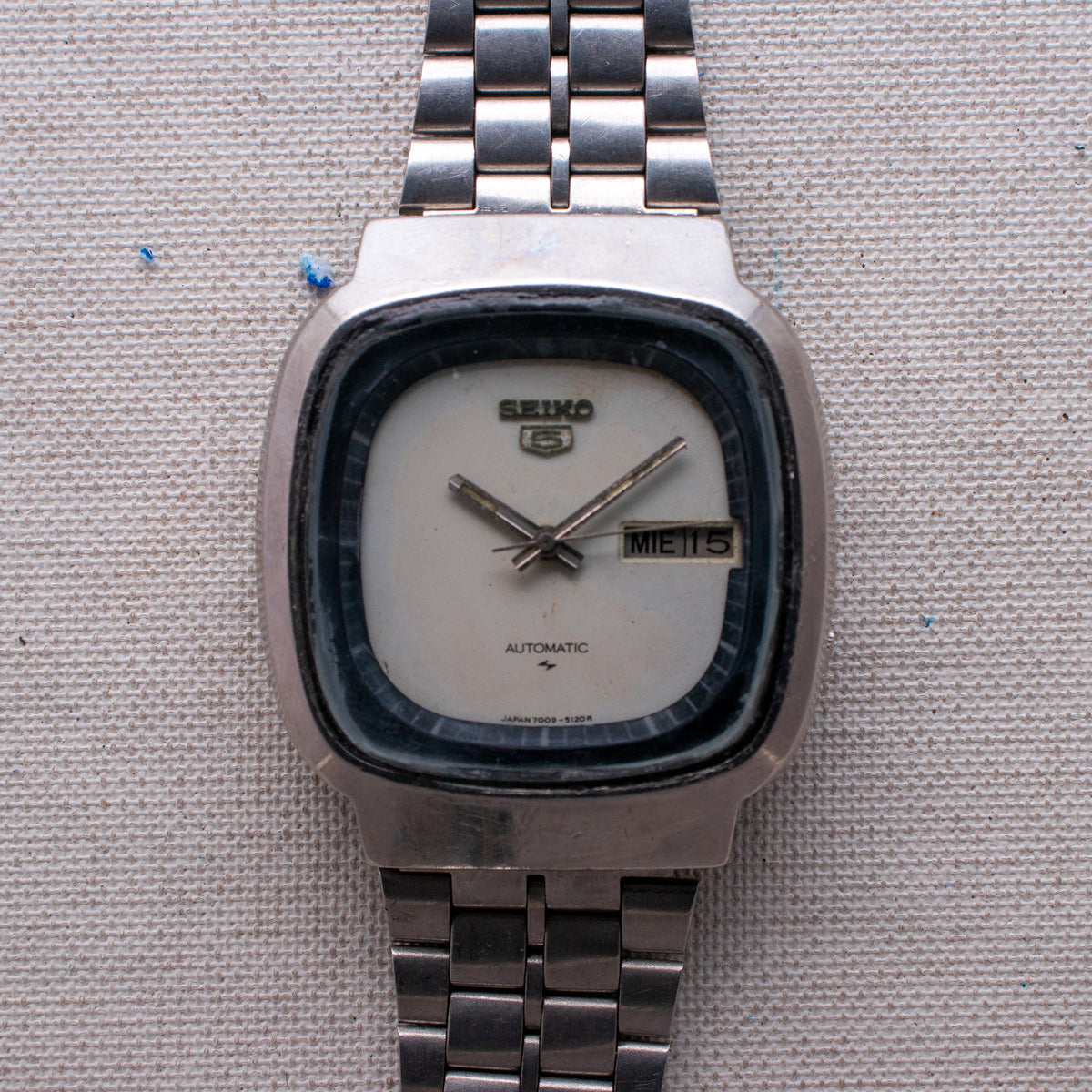 Vintage Seiko 5 7009-5110 Automatic 17J White Dial Day Date Wristwatch