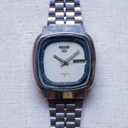 Vintage Seiko 5 7009-5110 Automatic 17J White Dial Day Date Wristwatch