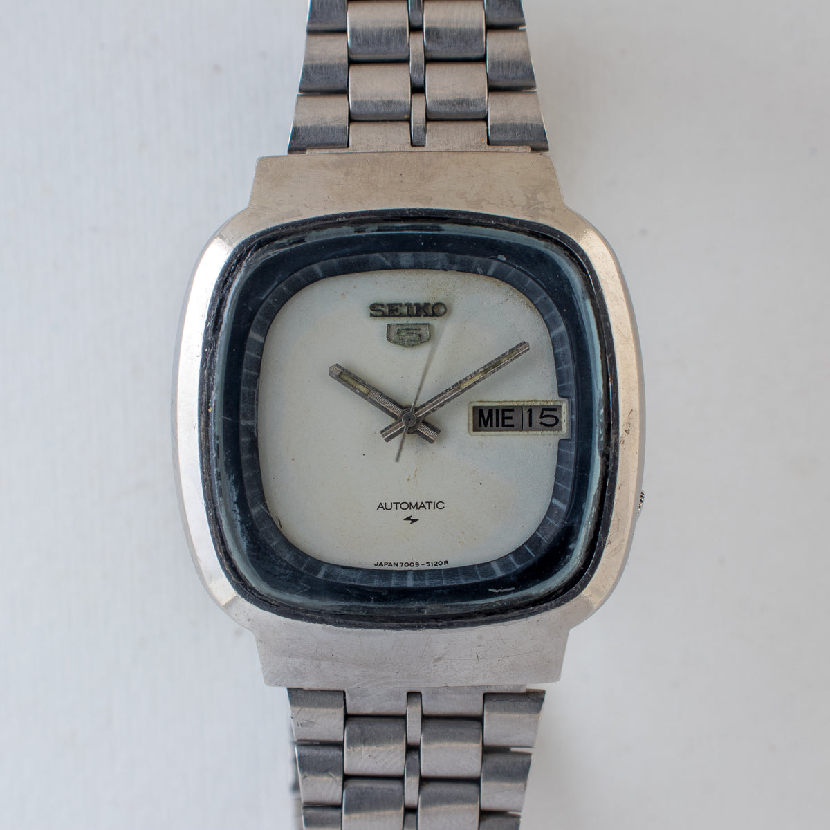 Vintage Seiko 5 7009-5110 Automatic 17J White Dial Day Date Wristwatch