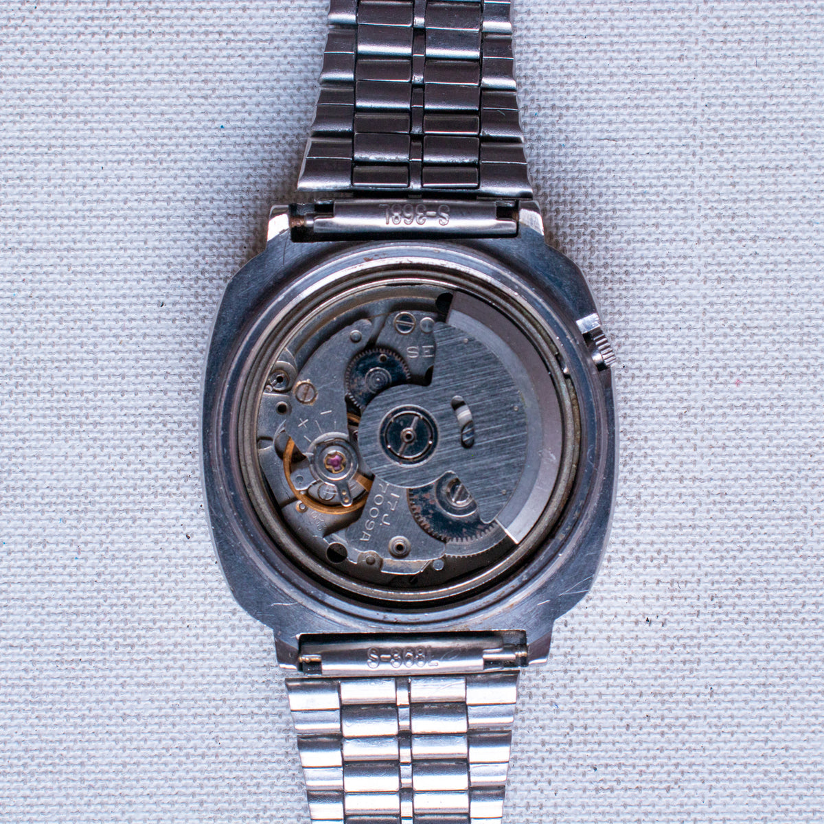 Vintage Seiko 5 7009-5110 Automatic 17J White Dial Day Date Wristwatch