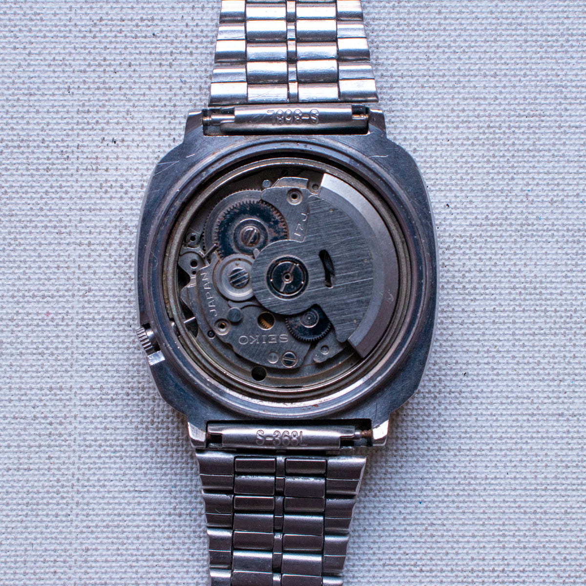 Vintage Seiko 5 7009-5110 Automatic 17J White Dial Day Date Wristwatch