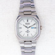 Vintage Seiko SQ 8229-5030 Quartz White Dial Day Date Wristwatch