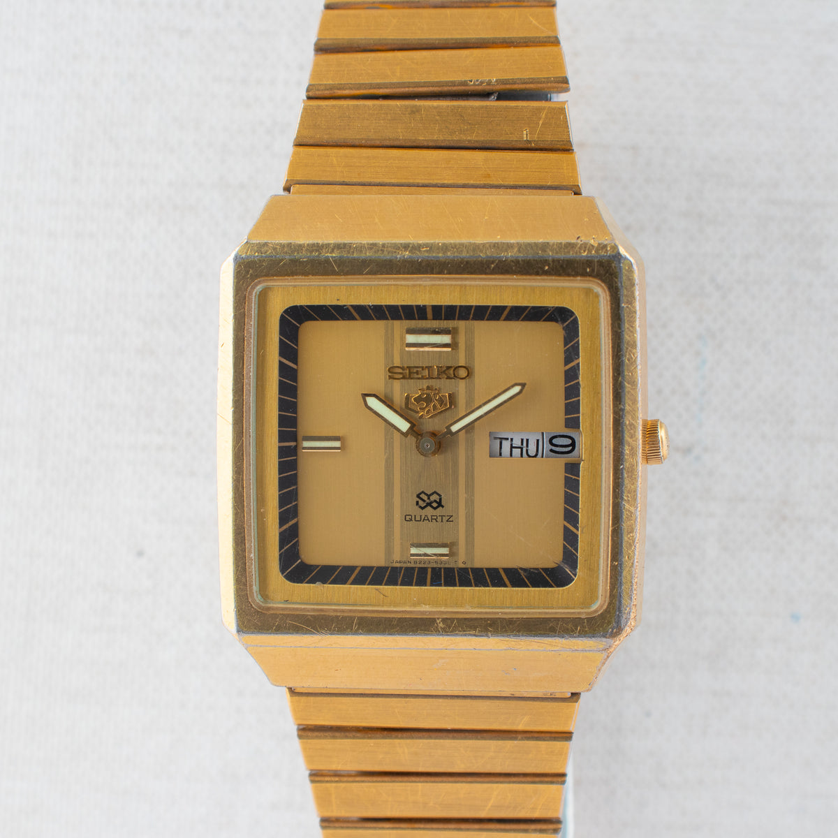 Vintage Seiko SQ 8223-5260 Quartz Gold Dial Day Date Wristwatch