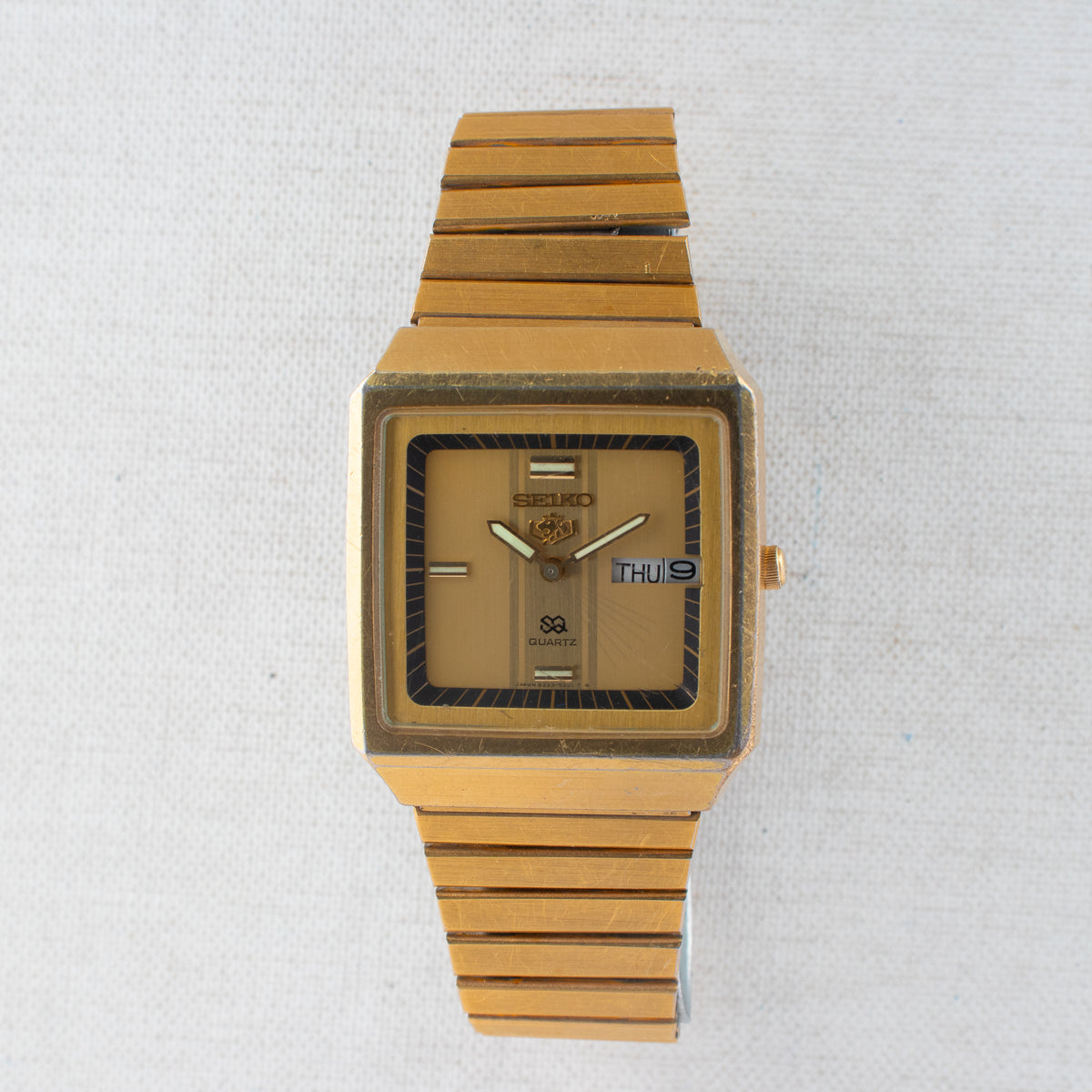 Vintage Seiko SQ 8223-5260 Quartz Gold Dial Day Date Wristwatch