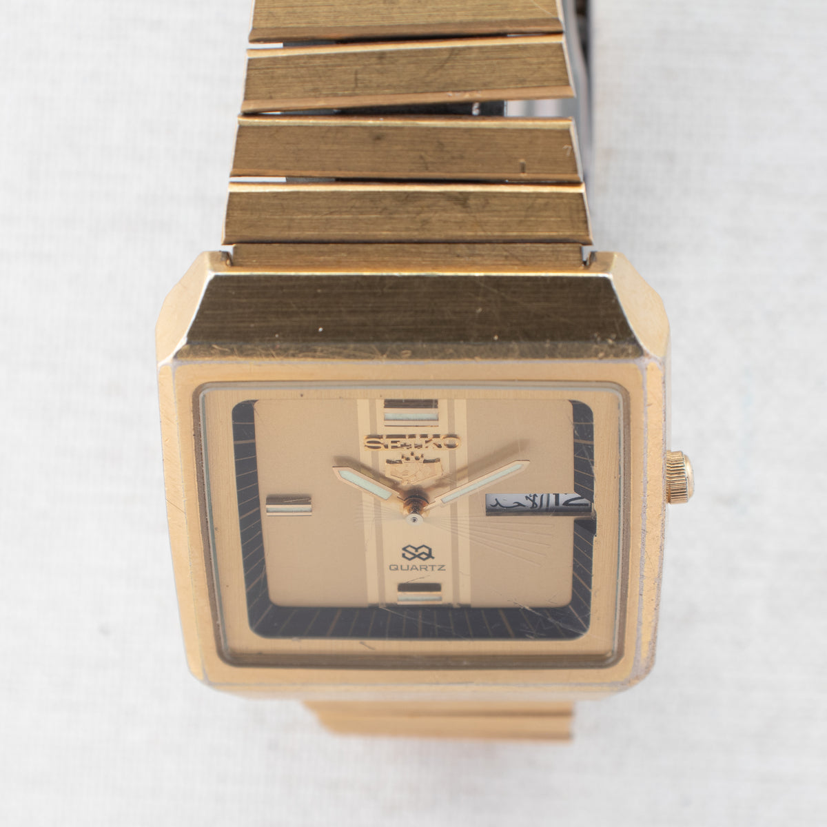 Vintage Seiko SQ 8223-5260 Quartz Gold Dial Day Date Wristwatch