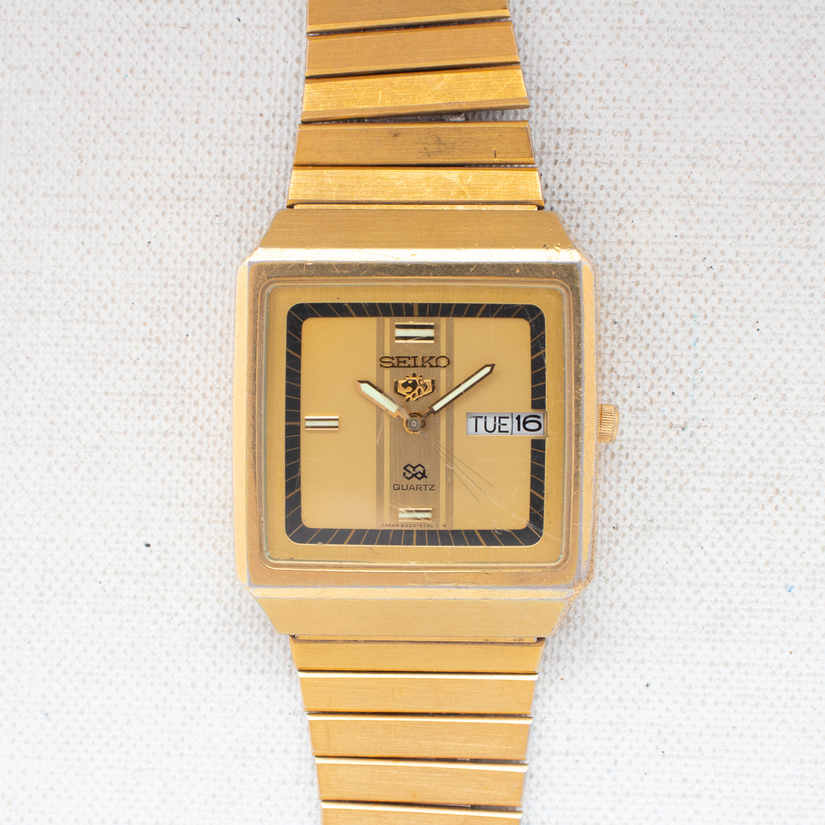 Vintage Seiko SQ 8223-5260 Quartz Gold Dial Day Date Wristwatch