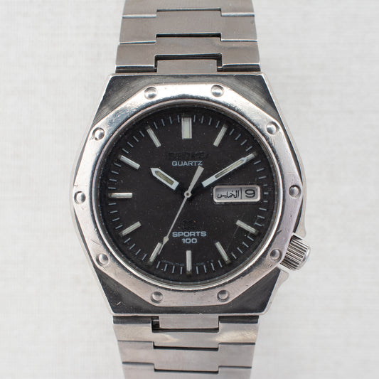 Vintage Seiko Sports 100 7546-703A Quartz Black Dial Day Date Wristwatch