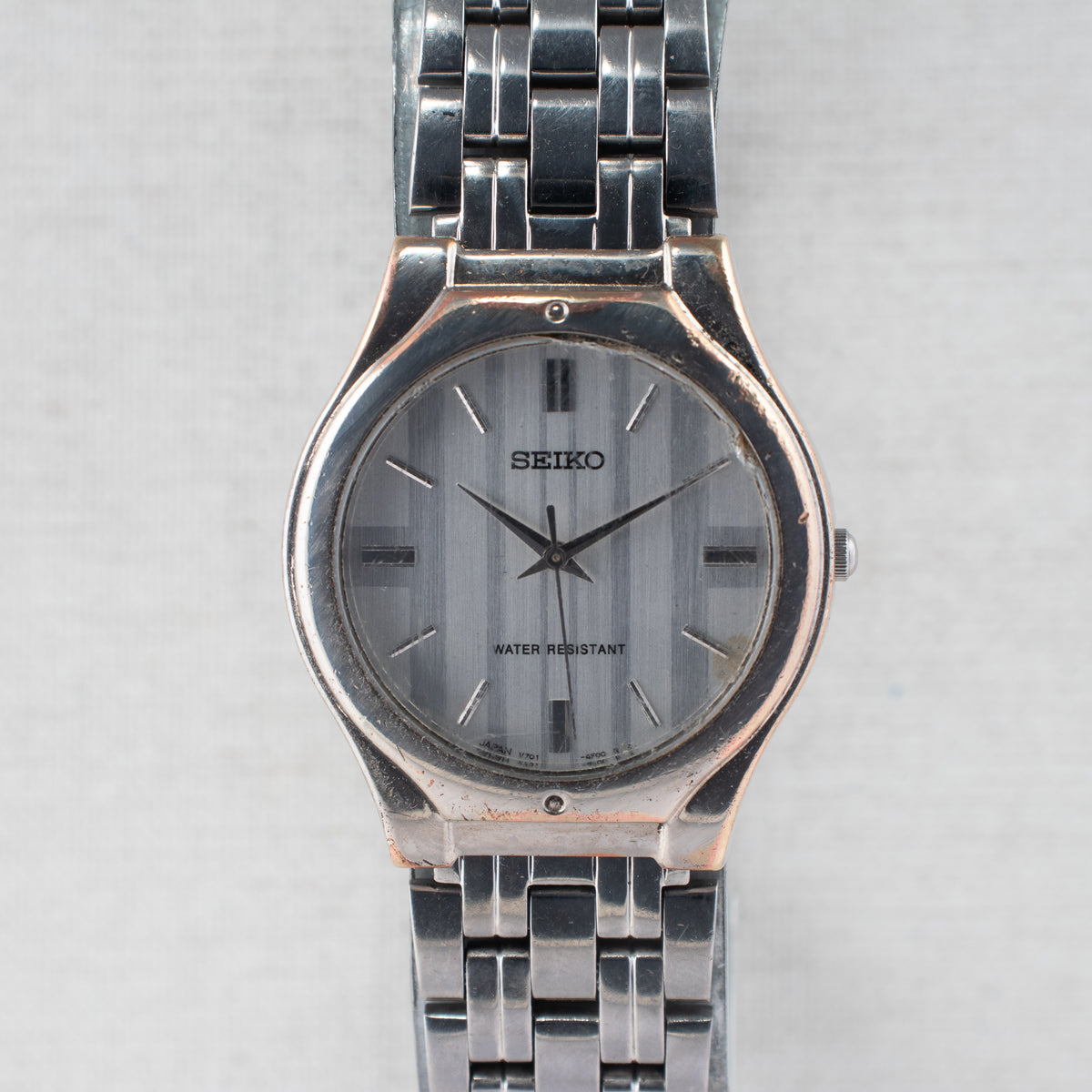 Vintage Seiko V701-2K30 Quartz Silver Dial Wristwatch