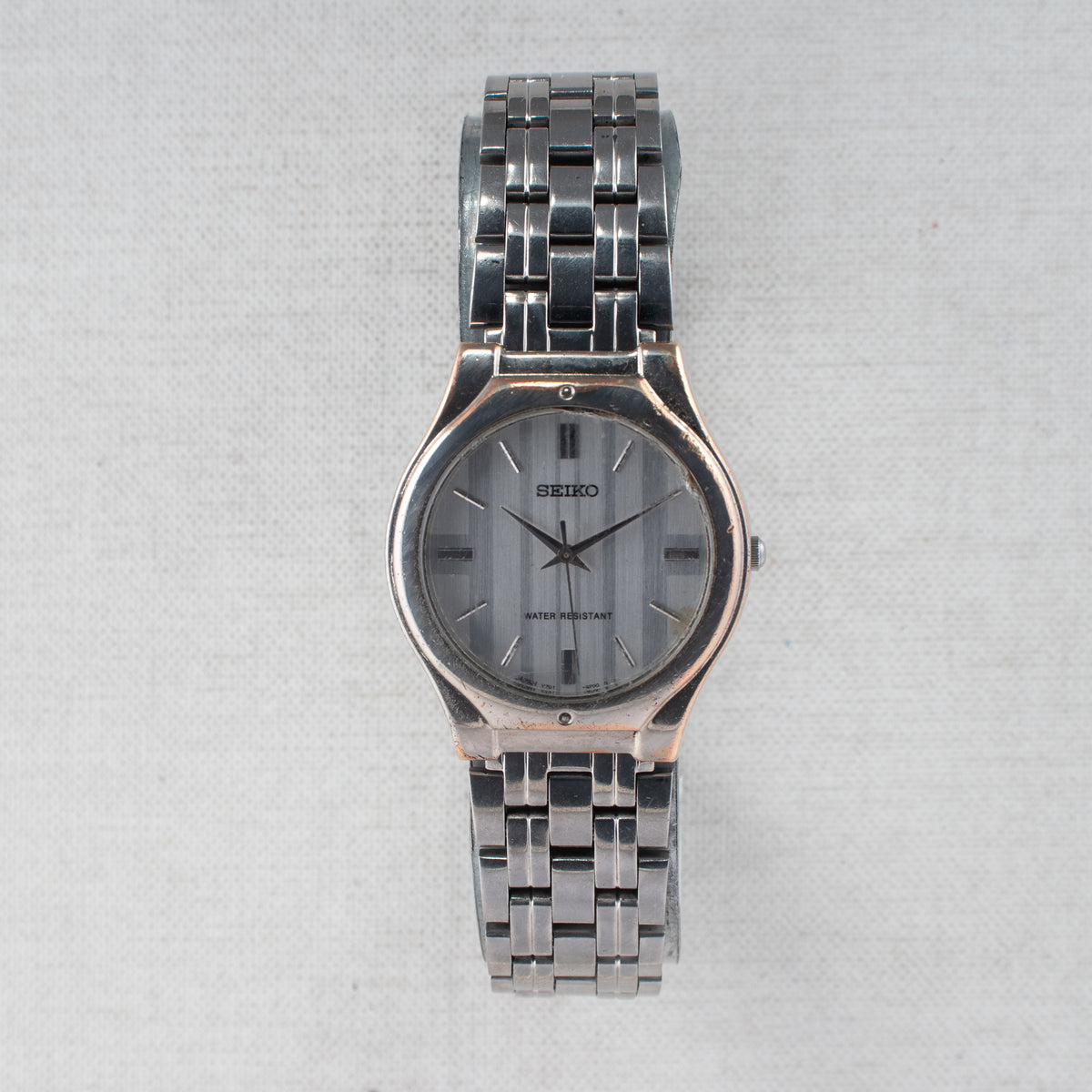 Vintage Seiko V701-2K30 Quartz Silver Dial Wristwatch