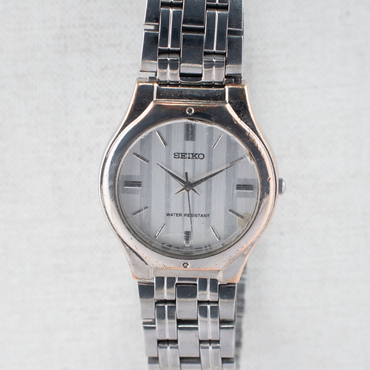 Vintage Seiko V701-2K30 Quartz Silver Dial Wristwatch