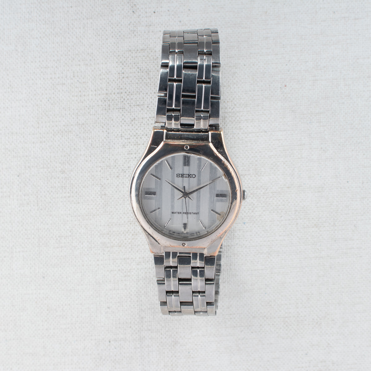 Vintage Seiko V701-2K30 Quartz Silver Dial Wristwatch
