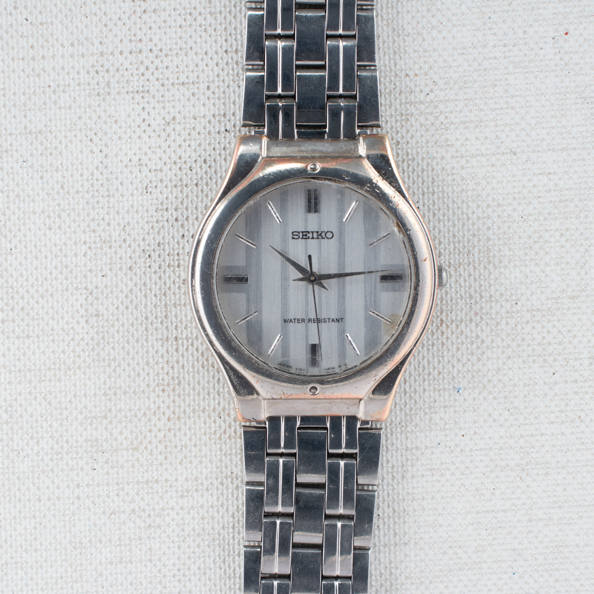 Vintage Seiko V701-2K30 Quartz Silver Dial Wristwatch