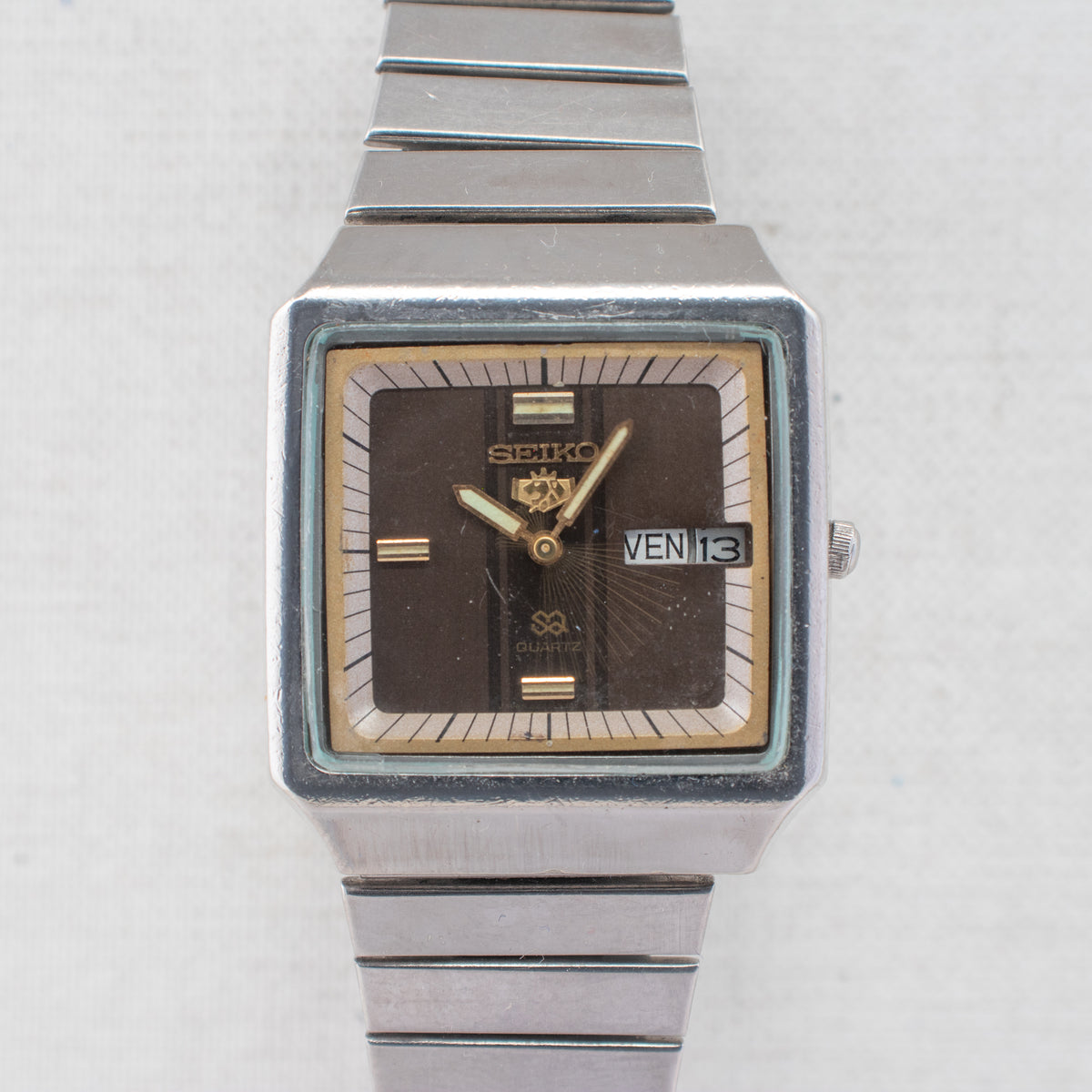 Vintage Seiko SQ 8223-526A Quartz Brown Dial Day Date Wristwatch