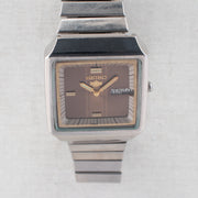 Vintage Seiko SQ 8223-526A Quartz Brown Dial Day Date Wristwatch