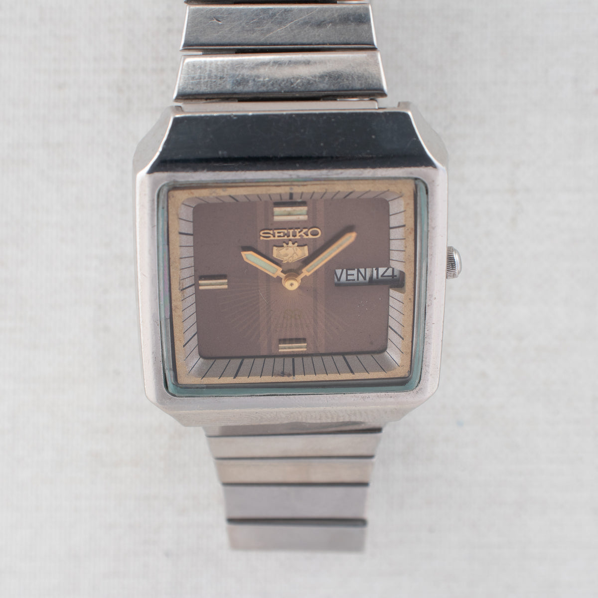 Vintage Seiko SQ 8223-526A Quartz Brown Dial Day Date Wristwatch