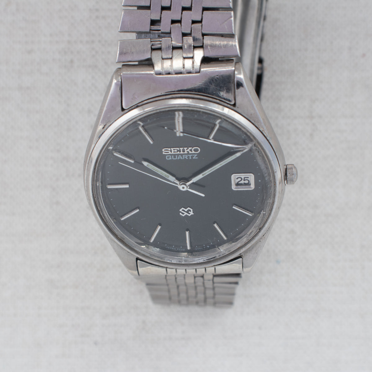 Vintage Seiko SQ 8222-8020 Quartz Black Dial Date Wristwatch