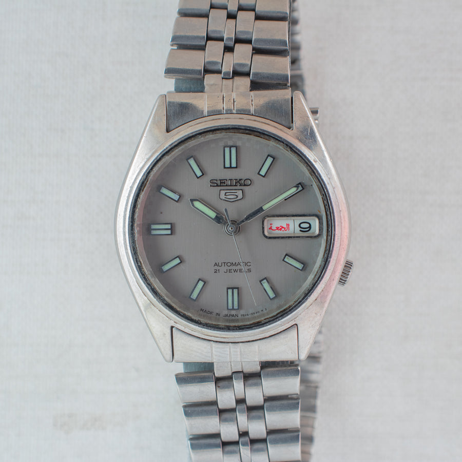 Vintage Seiko 5 7S26-0530 Automatic 21J Silver Dial Day Date Wristwatch