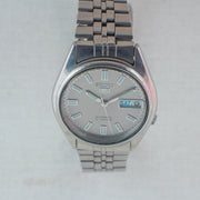 Vintage Seiko 5 7S26-0530 Automatic 21J Silver Dial Day Date Wristwatch