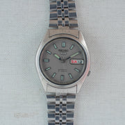 Vintage Seiko 5 7S26-0530 Automatic 21J Silver Dial Day Date Wristwatch