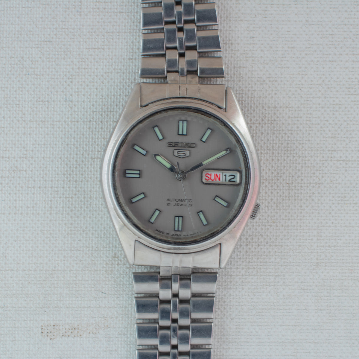 Vintage Seiko 5 7S26-0530 Automatic 21J Silver Dial Day Date Wristwatch