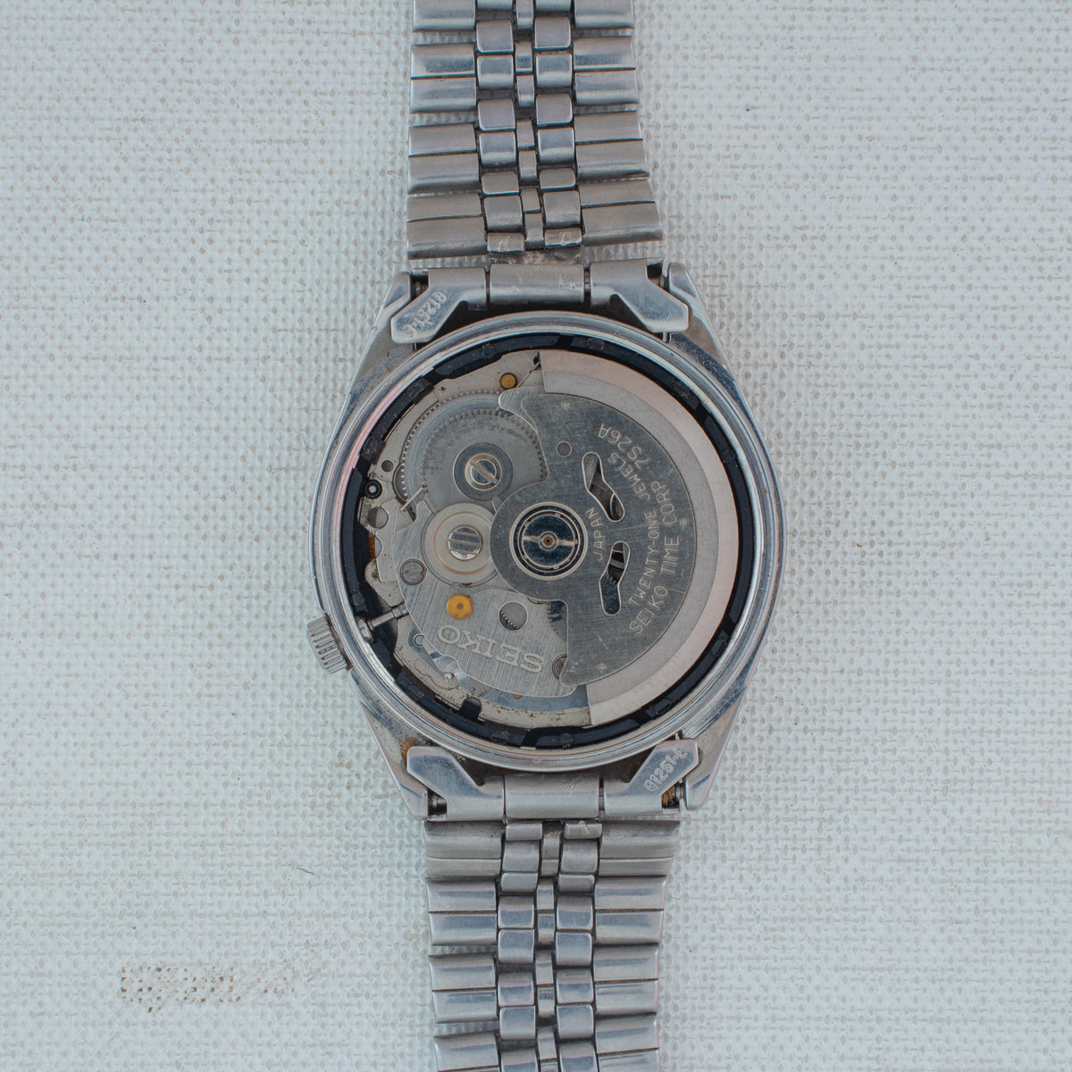 Vintage Seiko 5 7S26-0530 Automatic 21J Silver Dial Day Date Wristwatch