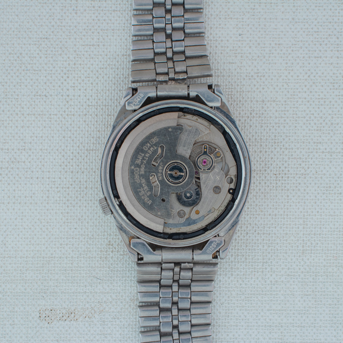 Vintage Seiko 5 7S26-0530 Automatic 21J Silver Dial Day Date Wristwatch