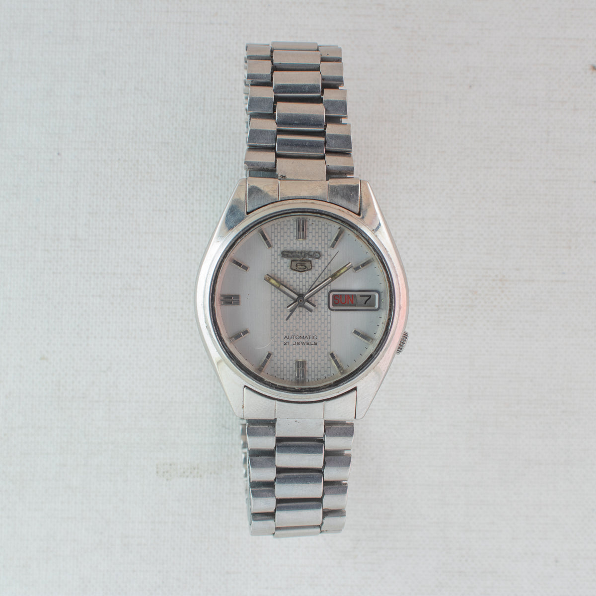 Vintage Seiko 5 7019-8180 Automatic 21J White Dial Day Date Wristwatch