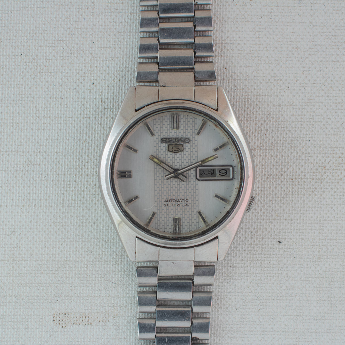 Vintage Seiko 5 7019-8180 Automatic 21J White Dial Day Date Wristwatch