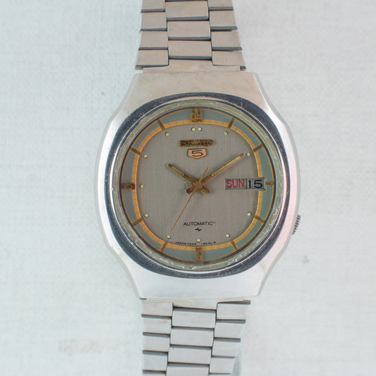 Vintage Seiko 5 7009-5130 Automatic 17J Grey Dial Day Date Wristwatch