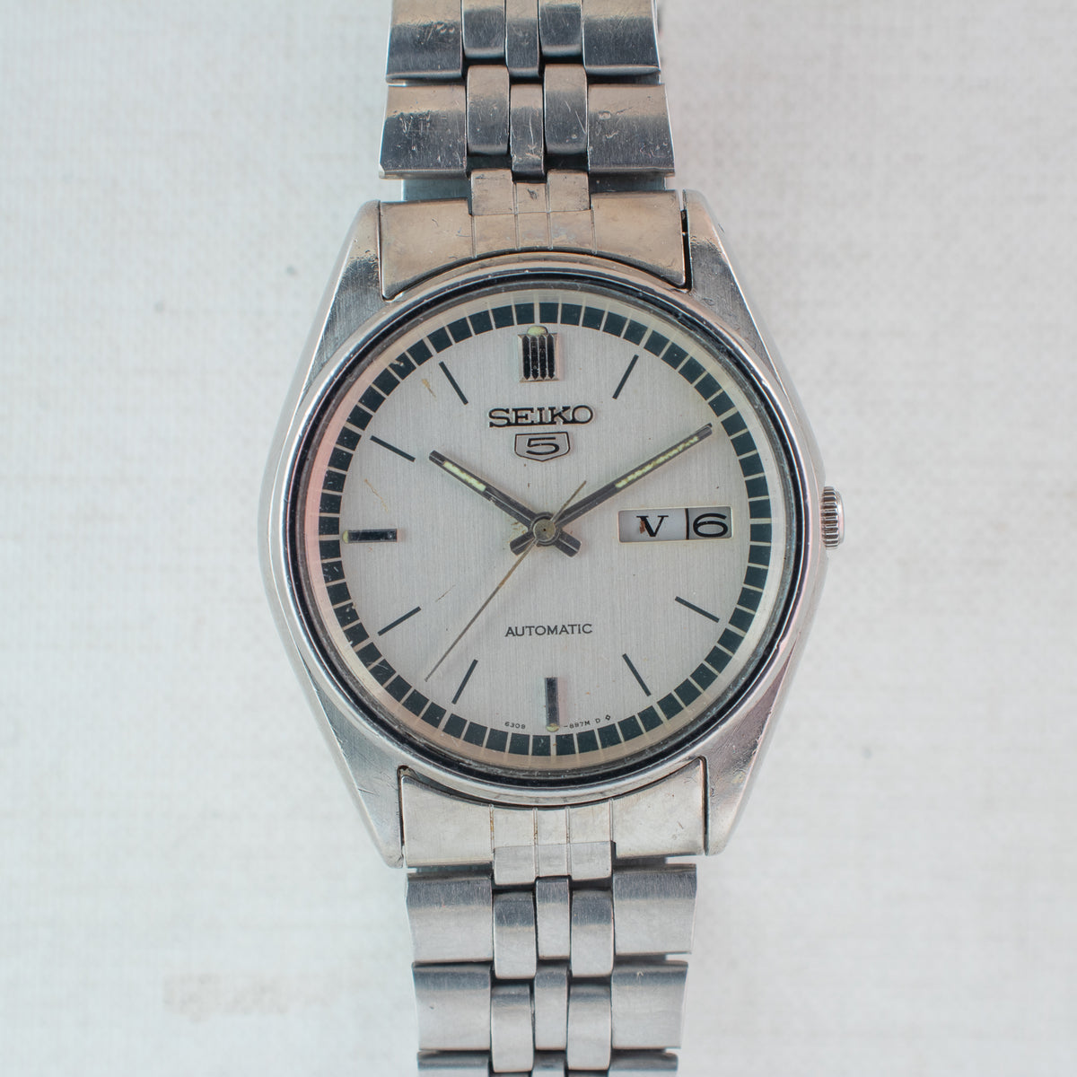 Vintage Seiko 5 6309-8900 Automatic 17J Silver Dial Day Date Wristwatch