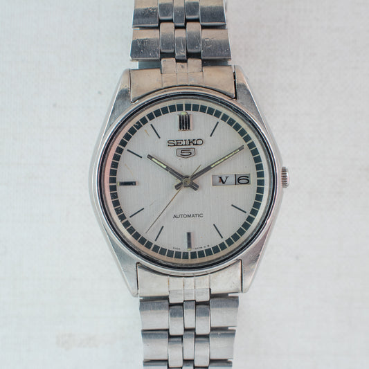 Vintage Seiko 5 6309-8900 Automatic 17J Silver Dial Day Date Wristwatch